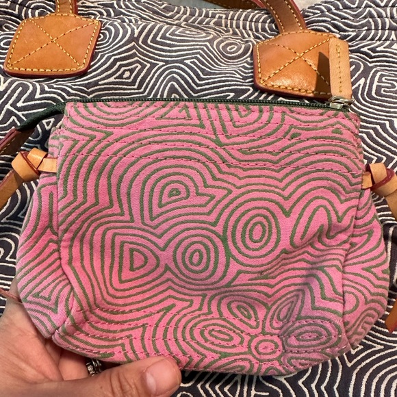 Dooney and Bourke scribble pattern tote with small bag included - Picture 4 of 15